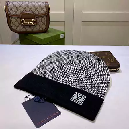 ルイヴィトン lv 海外 ファッション レディース 大人 芸能人 パロディ 値段 