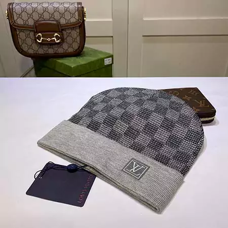 ルイヴィトン lv 海外 ファッション レディース 大人 芸能人 パロディ 値段 