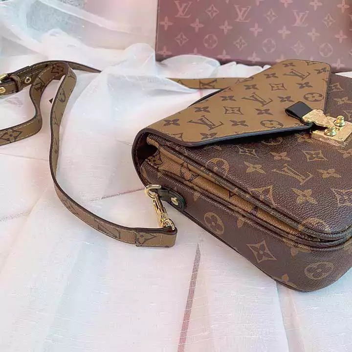 ルイヴィトン lv 女子 風 新作 かわいい シンプル 