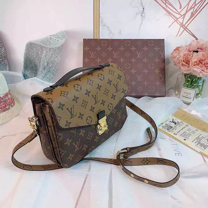 ルイヴィトン lv 女子 風 新作 かわいい シンプル 