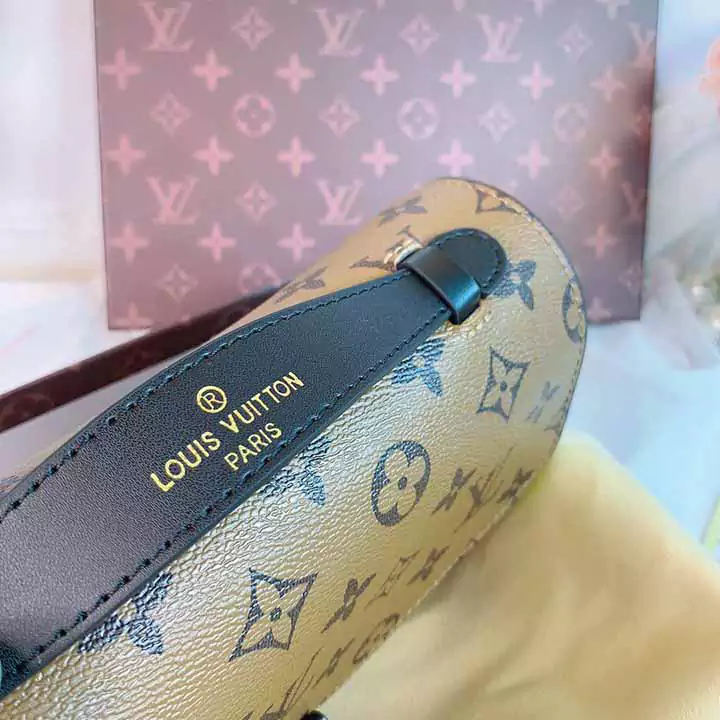 ルイヴィトン lv 女子 風 新作 かわいい シンプル 